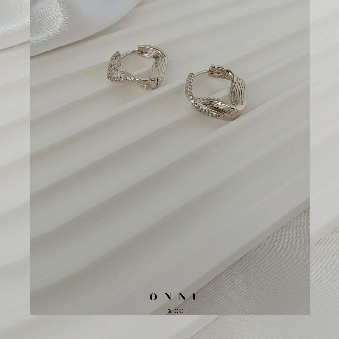 Luna Twist Hoops