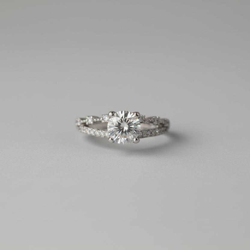 ONNI You Spark Moissanite Diamond Ring