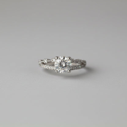 ONNI You Spark Moissanite Diamond Ring