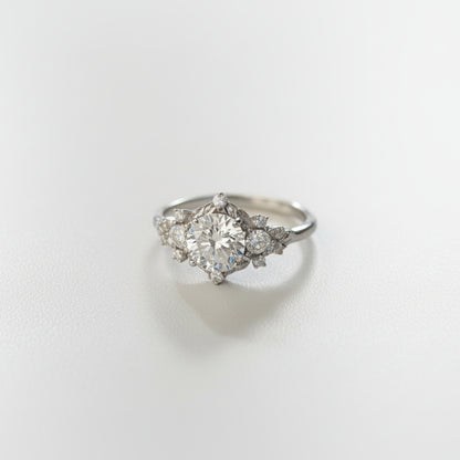Luminous Wreath Moissanite Diamond Ring