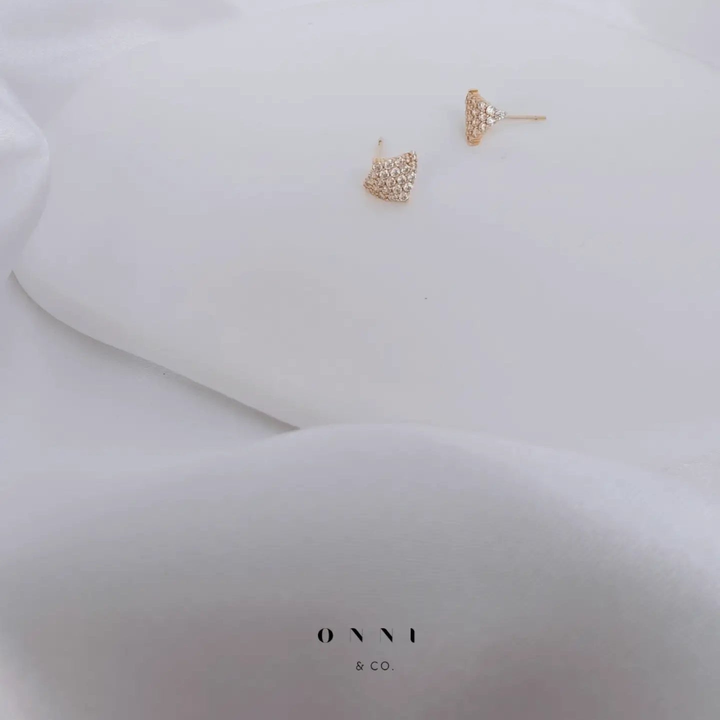 Lumi Fan Studs